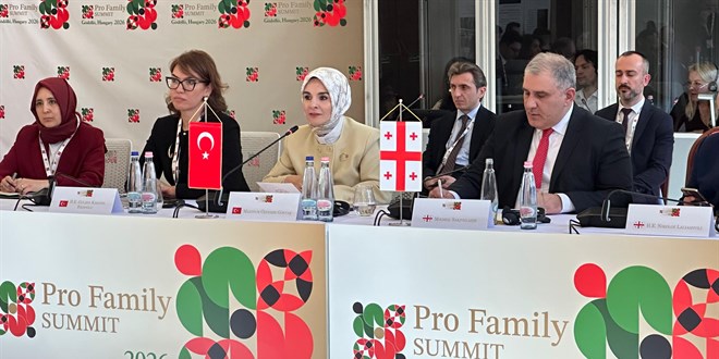 Bakan G�kta�'tan D�nyaya �a�r�: Dijital D�nyada �ocuk Haklar� S�zle�mesi'ni imzalay�n