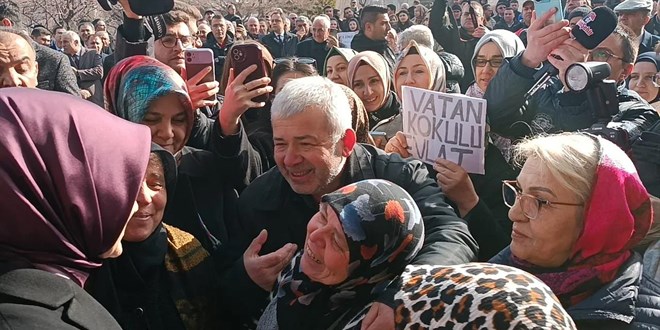 Bakan Yard�mc�s� Yi�itba��, �smet �zel'in �iiriyle veda etti - Son Dakika Haber