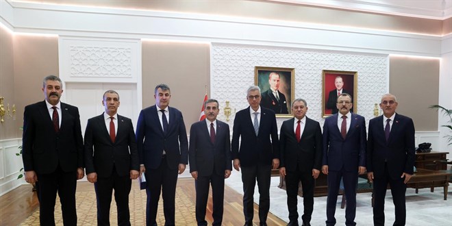 �nder Kahveci'den Sa�l�k Bakan�'na ziyaret