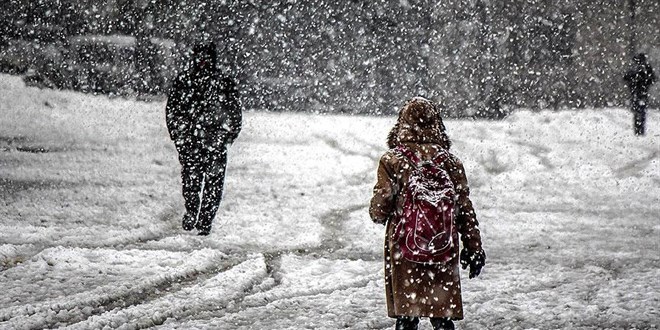 Erzurum'da 3 il�ede e�itime kar engeli