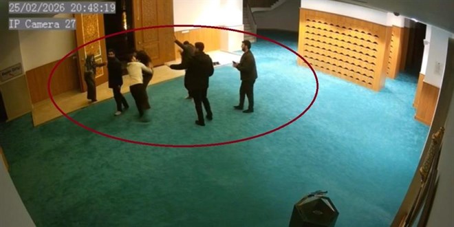 Ayakkab�s�n�n kayboldu�unu s�yleyip cami g�revlilerine sald�rd� - Son Dakika Haber