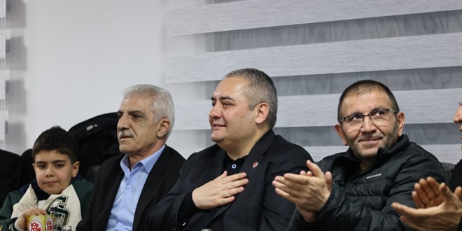 Ke�i�ren'de Geleneksel Ramazan Ruhu: A��klar K�raathanesi'nde Sazl� S�zl� Bulu�ma