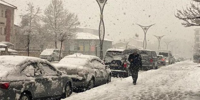 Meteoroloji'den 6 ile sar� kod uyar�s�: Heyelan, ��� ve sel riski