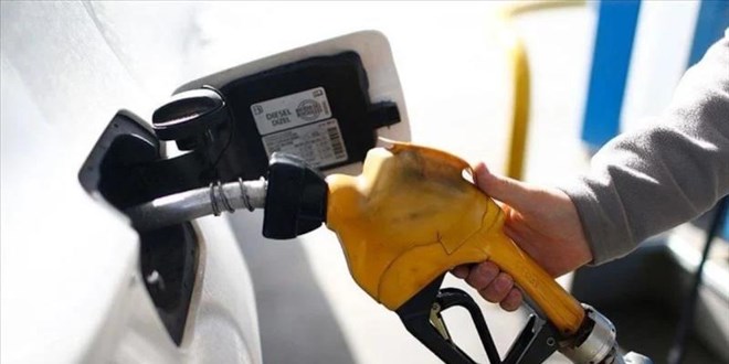 Benzin fiyatlar�na gece yar�s� zam - Son Dakika Haber