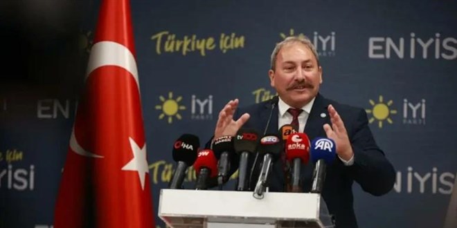 Akal�n �Y� Parti'den istifa etti: �antaja sessiz kalmak do�ru de�ildir