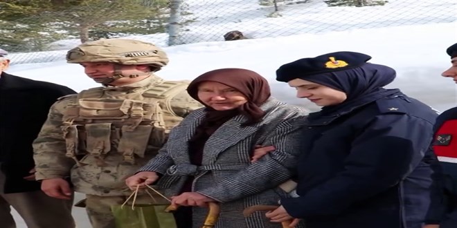 G�lnaz teyzeden askerimize 2 y�ld�r s�ren anlaml� destek - Son Dakika Haber