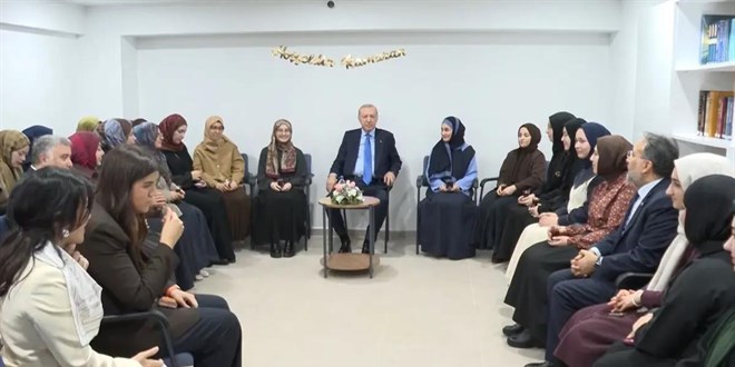 Cumhurba�kan� Erdo�an �niversite ��rencileri ile bir araya geldi