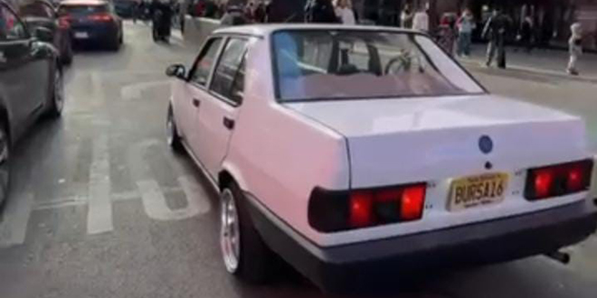 1995 model Tofa� '16' plakas� ile New York sokaklar�nda - Son Dakika Haber