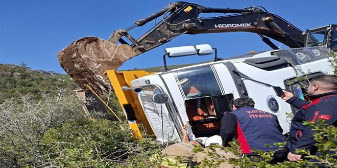 Harfiyat kamyonu u�uruma yuvarland�, s�r�c� �ld�