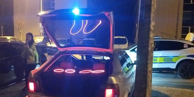 Hastane bah�esinde m�zi�e 24 bin lira ceza, arac� trafikten men edildi - Son Dakika Haber