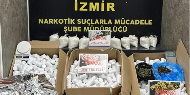 �zmir'de 366 bin 400 uyu�turucu hap ele ge�irildi - Son Dakika Haber
