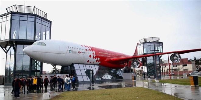 Emekli u�ak 'bilim merkezi' olarak havac�l�k merakl�lar�n� a��rl�yor