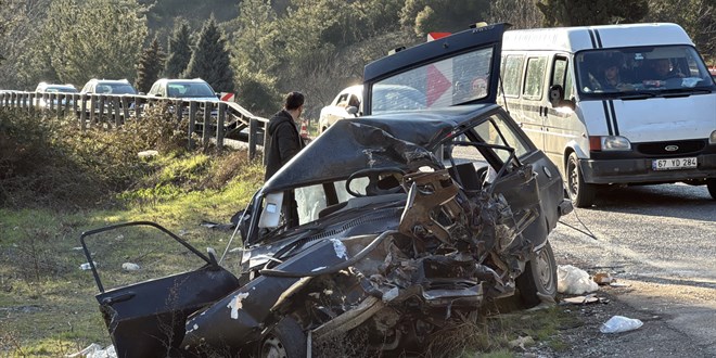 Karab�k'te otomobille kamyonun �arp��t��� kazada 2 ki�i �ld� - Son Dakika Haber