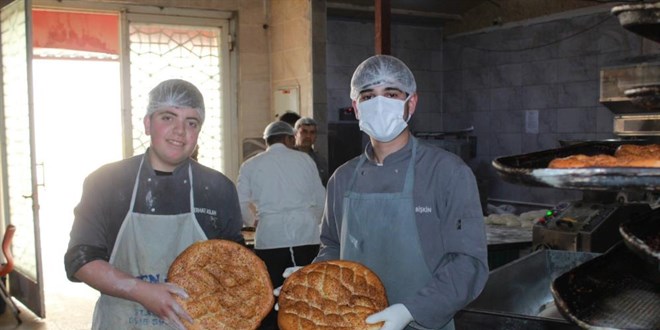 Hem meslek ��reniyorlar hem aile b�t�esine ayl�k 20 bin TL katk� sa�l�yorlar