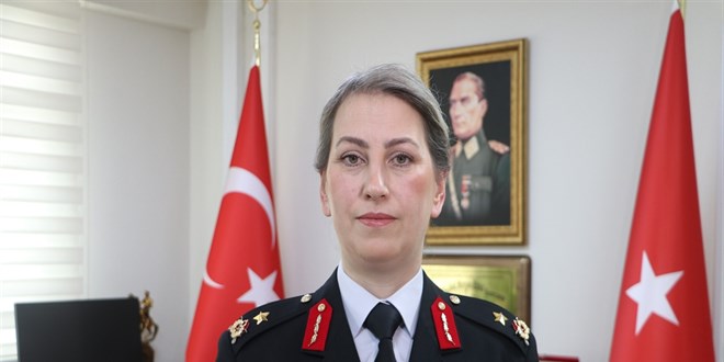 �lk kad�n �l Jandarma Komutan�yd�, �imdi generallik makam�nda