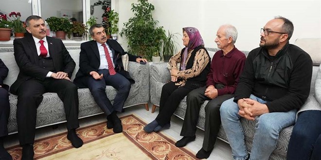 Bakan Tekin: Fatma ��retmenin ad� g�rev yapt��� okula verildi - Son Dakika Haber