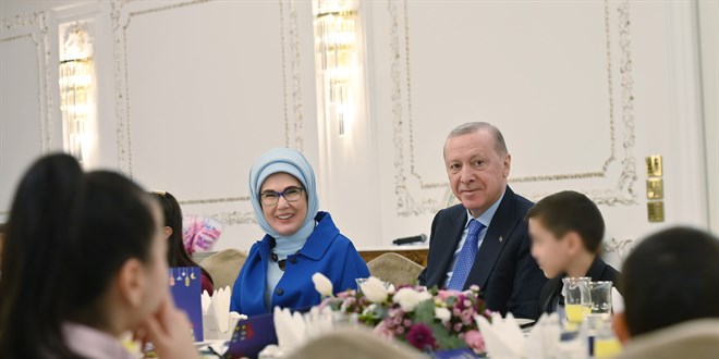 Vahdettin K��k�'nde anlaml� iftar: Erdo�an �ocuklarla bulu�tu