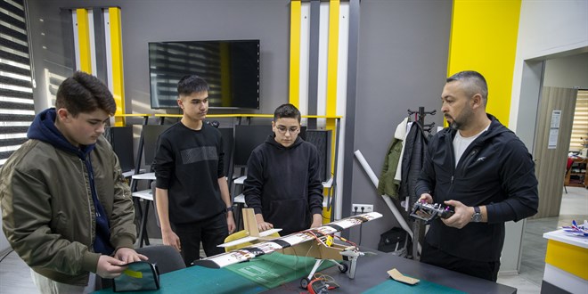 Gen� mucitler ba�ard�: U�ak kanatlar� elektrik �retecek