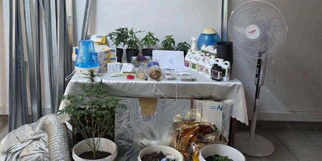 Apartman dairesinde kurulan serada kenevir yeti�tiren zanl� tutukland�