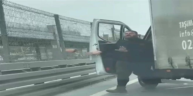 �stanbul'da yol verme kavgas�: �of�re 183 bin lira ceza, 60 g�n ehliyet iptali - Son Dakika Haber