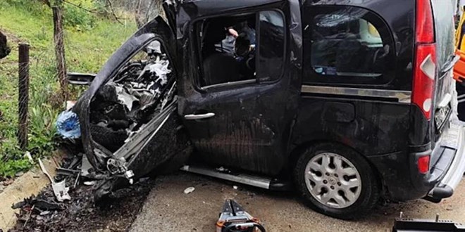 2 ara� kafa kafaya �arp��t�: 2 �l�, 2 yaral�