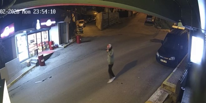 'Kiral�k maganda' kendi su�unu kaydetti, polisten ka�amad�!