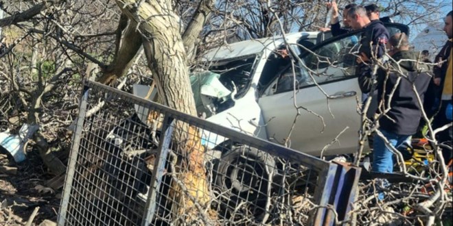 Ayd�n'da trafik kazas�: 2 �l�, 1 yaral�