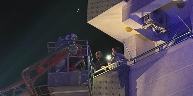 Hatay'da 5 katl� binada yang�n: 30 ki�i kurtar�ld� - Son Dakika Haber