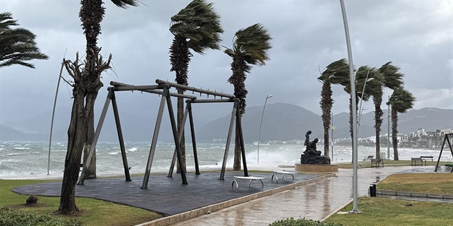 Kuzey Ege'nin kuzeyi i�in f�rt�na uyar�s�