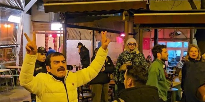 �nl� oyuncu Kad�nlar G�n� y�r�y���nde olay ��kard� - Son Dakika Haber