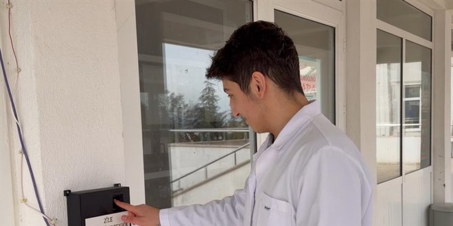 Ka��t yoklamaya son: Liseliler kendi yoklama cihaz�n� yapt�