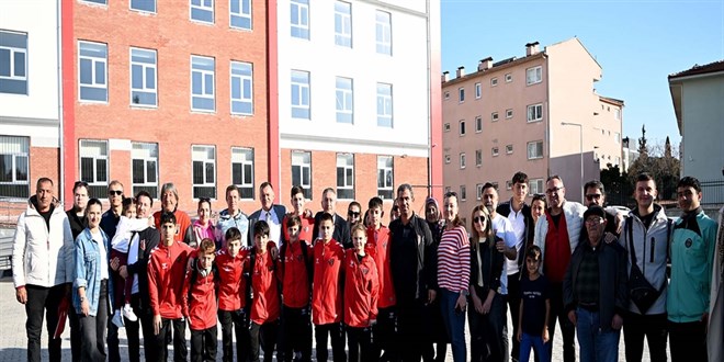 Katar'da mahsur kalan T�rk sporcular, Ku�adas�'na geldi