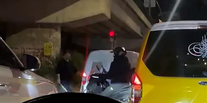 Tart��t��� s�r�c�n�n arac�na sopayla giden taksici tutukland� - Son Dakika Haber