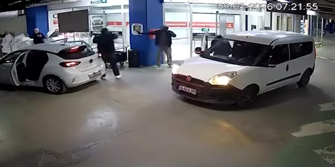 Kuyumcukent'te silahl� soygun: Para dolu �uvallar �al�nd� - Son Dakika Haber