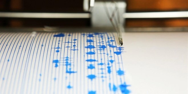 Denizli'de 4 b�y�kl���nde deprem