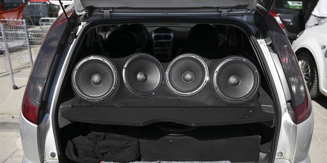 Yeni yasa oto ses sistemi sekt�r�n� vurdu: Sat��lar bitti, s�k�m ba�lad�! - Son Dakika Haber