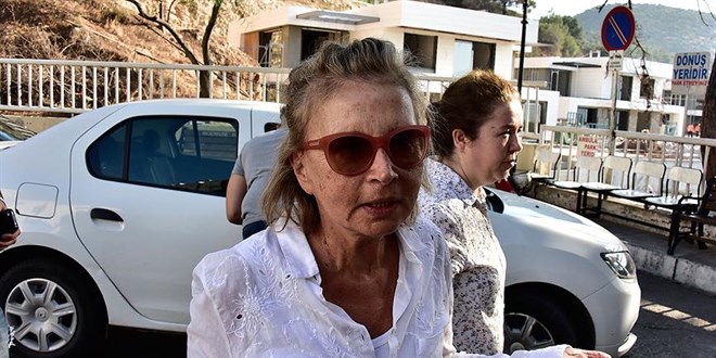 FET� davas�nda Nazl� Il�cak ve Ahmet Altan'a ceza