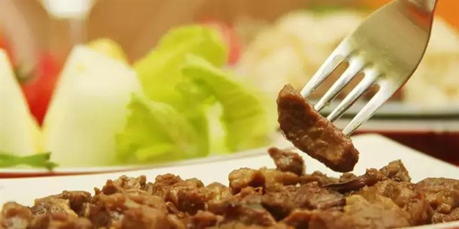 Belediyenin a�evinde da��t�lan kavurmada 'yar�� at� �ipi' ��kt�