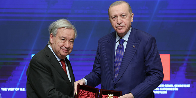 Erdo�an: �iddet sarmal�n�n b�y�memesi i�in yo�un diplomasi trafi�i y�r�t�yoruz