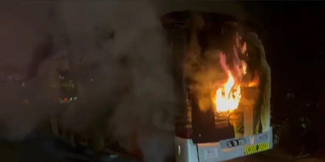 K�pr� giri�inde metrob�s yang�n�