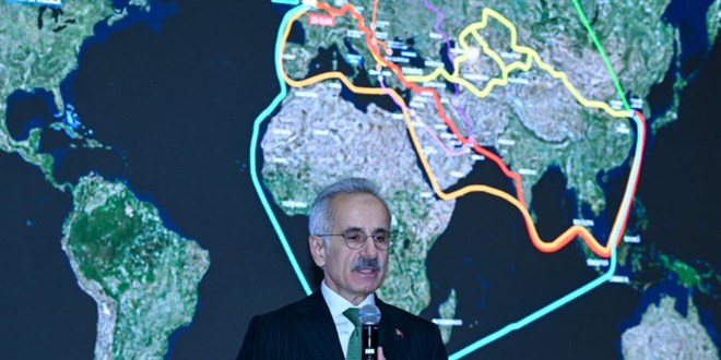 'H�rm�z Bo�az�'ndan T�rk sahipli ilk gemi ge�ti'