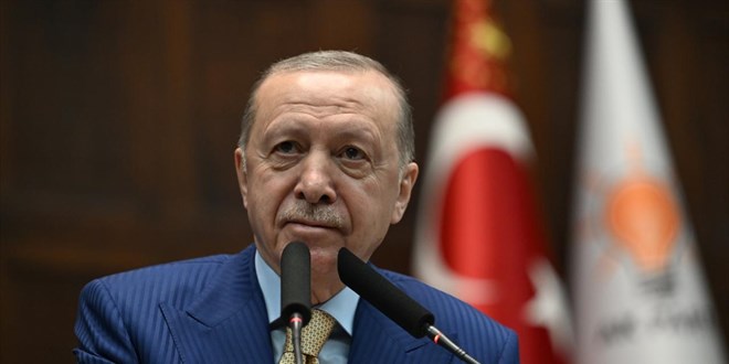 Erdo�an, trafikte iftariyelik da��tan AK Gen�lik �yeleriyle kar��la�t�