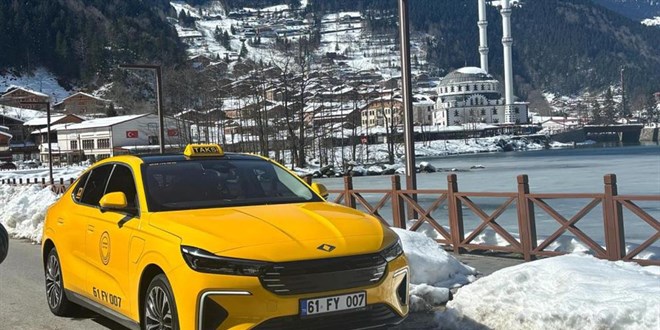 Karadeniz'in zorlu yollar�nda yerli taksi: Togg