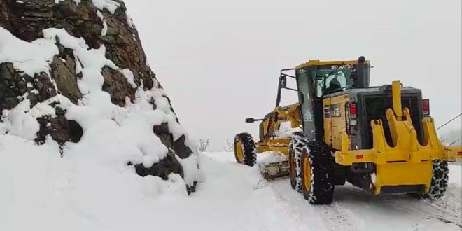 Mart kap�dan bakt�rd�: 298 yol yo�un kardan kapand�