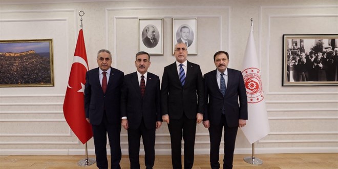 Kamu-Sen'den Bakan I��khan'a 14 maddelik talep listesi