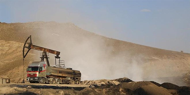 Brent petrol�n vadeli varil fiyat� 103,90 dolardan i�lem g�r�yor - Son Dakika Haber