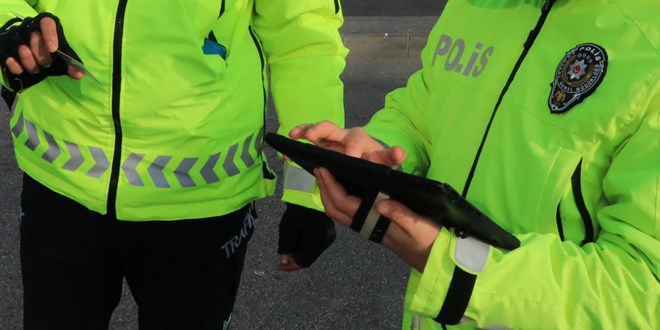 Kavga etmek i�in arac�ndan inen s�r�c�ye 181 bin lira ceza