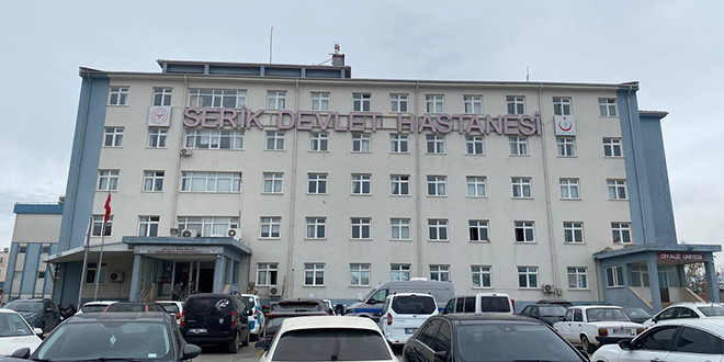 Doktor ve hem�ireleri darbettikleri �ne s�r�len anne ve iki k�z� g�zalt�nda