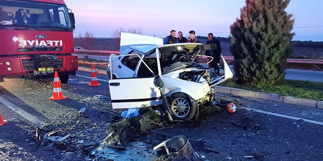 Manisa'da �� otomobilin kar��t��� kazada 2 ki�i �l� - Son Dakika Haber