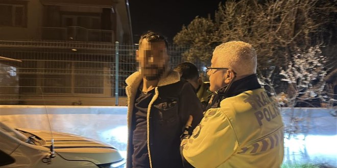 ���nc� kez alkolden yakalanmamak i�in polisin �st�ne ara� s�r�p ka�t� - Son Dakika Haber